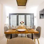 Townhouse With Roof Terrace