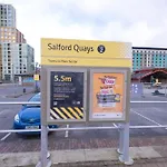 2 Bed Ensuite With Fantastic Night View And Old Trafford Stadium