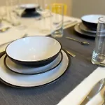 Hébergement de vacances Free Parking - Near Coop Live, Etihad - Comfy 3-bed House In *