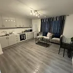 Daire Spacious 2 Double Bedroom Near Centre, Salford