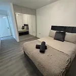 Spacious 2 Double Bedroom Near Centre, Salford Manchester