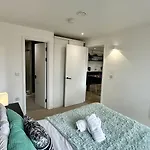 Lux Livin' - Luxury 2 Bed With Sky Garden Daire Manchester