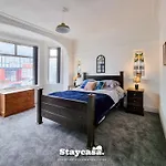 Spacious 6-bed With Large Patio And Free Parking Manchester