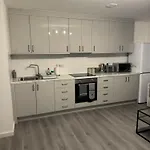 Spacious 2 Double Bedroom Near Centre, Salford *