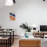 2 Bed Nq Loft Conversion Centre *