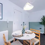 Elm , Collection Of Available Near Media , Free Parking Apartment