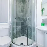 Elm , Collection Of Available Near Media , Free Parking 3* Manchester
