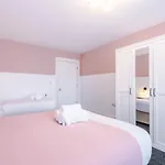 Elm , Collection Of Available Near Media , Free Parking 3*