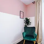 Elm , Collection Of Available Near Media , Free Parking Apartment Manchester