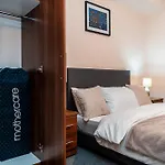 Entire 2 Bedroom And 2 Bathroom In -free Underground Parking Apartmán