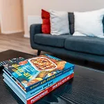 Entire 2 Bedroom And 2 Bathroom In -free Underground Parking Apartmán *