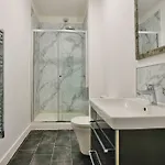 Apartmán Free Parking - Spacious 2-br Close To Salford Royal *