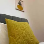 Free Parking - Near Coop Live, Etihad - Comfy 3-bed House In *