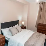 Entire 2 Bedroom And 2 Bathroom In -free Underground Parking Apartmán Manchester