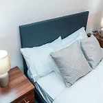 Entire 2 Bedroom And 2 Bathroom In -free Underground Parking *