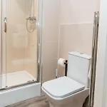 Entire 2 Bedroom And 2 Bathroom In -free Underground Parking Apartmán