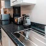 Apartment Entire 2 Bedroom And 2 Bathroom In -free Underground Parking Manchester