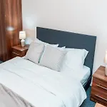 Entire 2 Bedroom And 2 Bathroom In -free Underground Parking Apartment Manchester