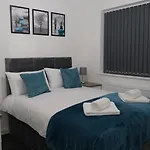 Etihcity - 3 Bedroom Semi - Free Parking Near Etihad Stadium, Tourist Attractions, Centre, Transport And Motorway Links Next To Mcdonald's - Sky N Netflix Holiday home
