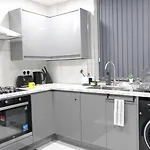 Etihcity - 3 Bedroom Semi - Free Parking Near Etihad Stadium, Tourist Attractions, Centre, Transport And Motorway Links Next To Mcdonald's - Sky N Netflix