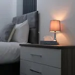 Etihcity - 3 Bedroom Semi - Free Parking Near Etihad Stadium, Tourist Attractions, Centre, Transport And Motorway Links Next To Mcdonald's - Sky N Netflix
