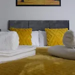 Holiday home Etihcity - 3 Bedroom Semi - Free Parking Near Etihad Stadium, Tourist Attractions, Centre, Transport And Motorway Links Next To Mcdonald's - Sky N Netflix Manchester