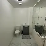 Spacious & Lovely 4 Bedroom In *