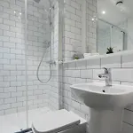 Morden 2 Bed - Old Trafford