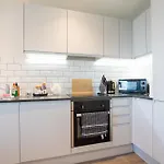 Morden 2 Bed - Old Trafford Apartmán