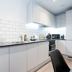 Morden 2 Bed - Old Trafford Apartmán Manchester