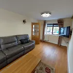 Dobcross Close Apartmán