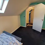 Dobcross Close Apartmán
