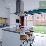 Hébergement de vacances Modern 5 Bedroom House In By Purestay - Short With Service & Free Parking *