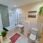 Prázdninový dům 3 Bed House Etihad Manchester