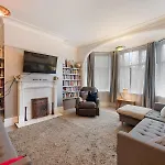 Spacious 5bed House In South - Pass The Keys *