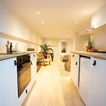 Chorlton Stylish & Roof Terrace Manchester