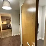 Апартаменты Large 2 Bed With Balcony And Sofa Bed Sleeps 6