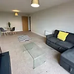 Large 2 Bed With Balcony And Sofa Bed Sleeps 6 Манчестер