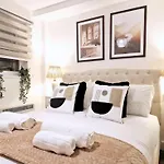By Bevolve - Centre Apartment *