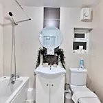 By Bevolve - Centre Апартаменты *