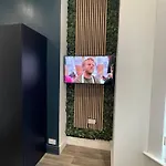 Deluxe In 20 Percent Off For Drake Concert Attendees! Manchester