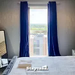 Luxury Sportcity Amazing Views With Parking Apartment