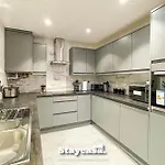 Princess Hideout 5min To With Street… - 19976 Manchester