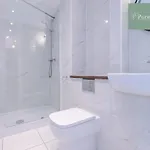 Modern 5 Bedroom House In By Purestay - Short With Service & Free Parking *