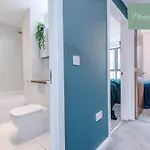 Modern 5 Bedroom House In By Purestay - Short With Service & Free Parking Hébergement de vacances *
