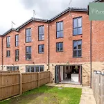 Modern 5 Bedroom House In By Purestay - Short With Service & Free Parking Hébergement de vacances