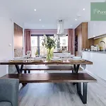 Spacious 5-bedroom Contractor House Sleeps 7 With Parking By Purestay
