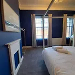 펜션 Chic 5 Double Bedroom House - 15 Min To *