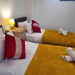 Apartment Luxury 2 Bed On River, Wifi, Parking, Garden