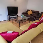 Luxury 2 Bed On River, Wifi, Parking, Garden